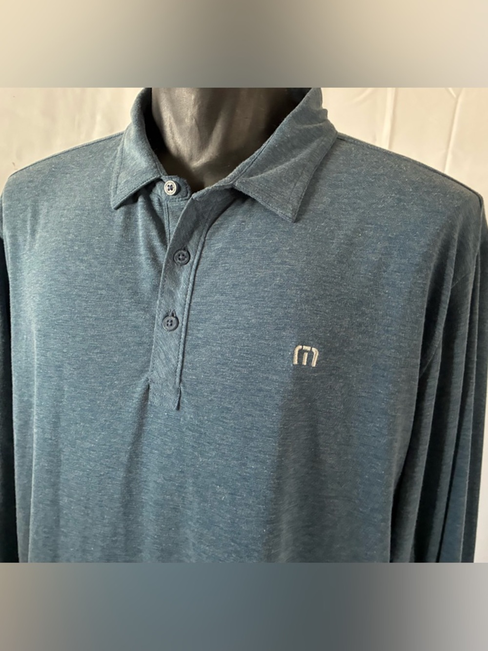 TRAVIS MATHEW mens size XL long sleeve